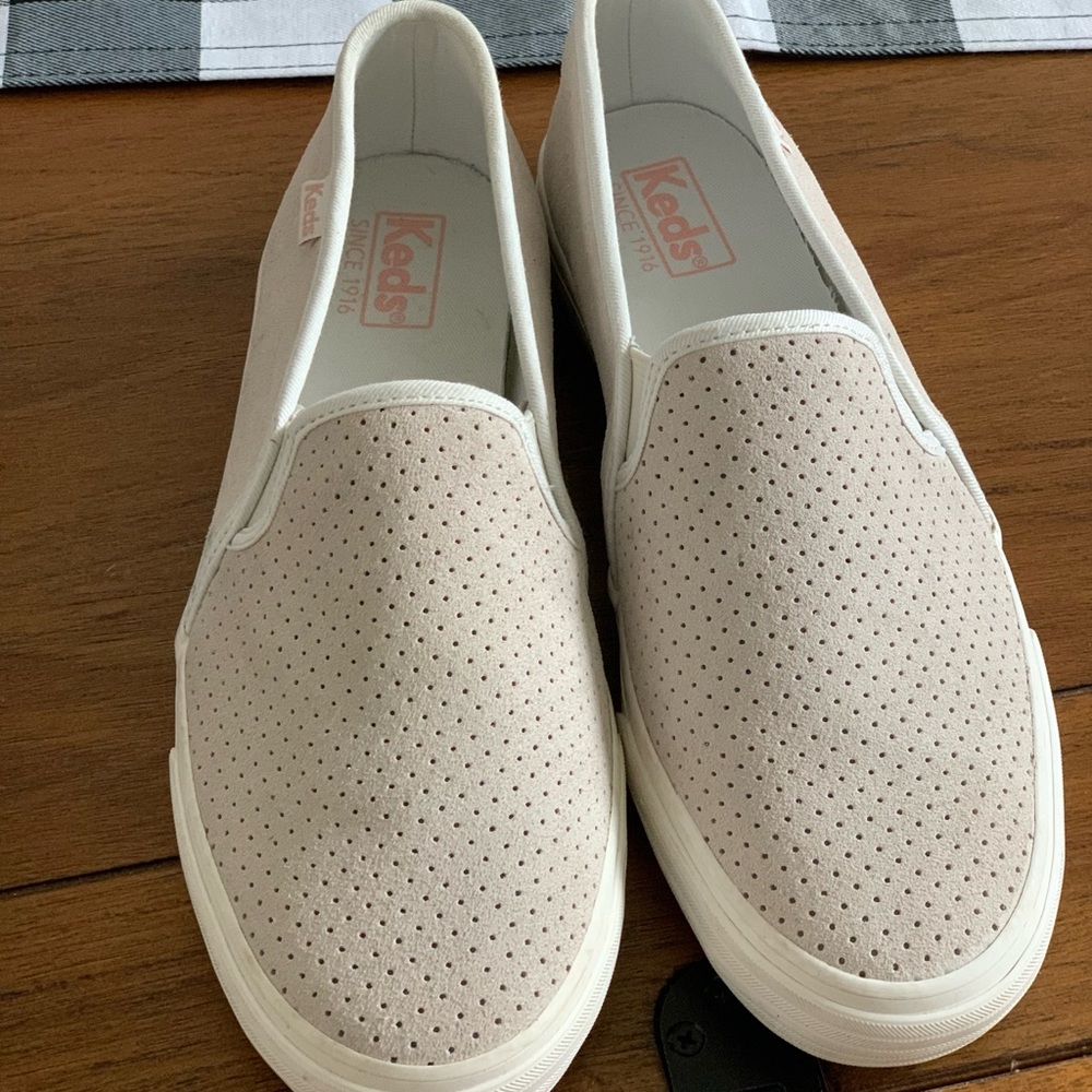 Keds Women’s Perforated ivory suede Slip On Sneakers, Size 8 NICE